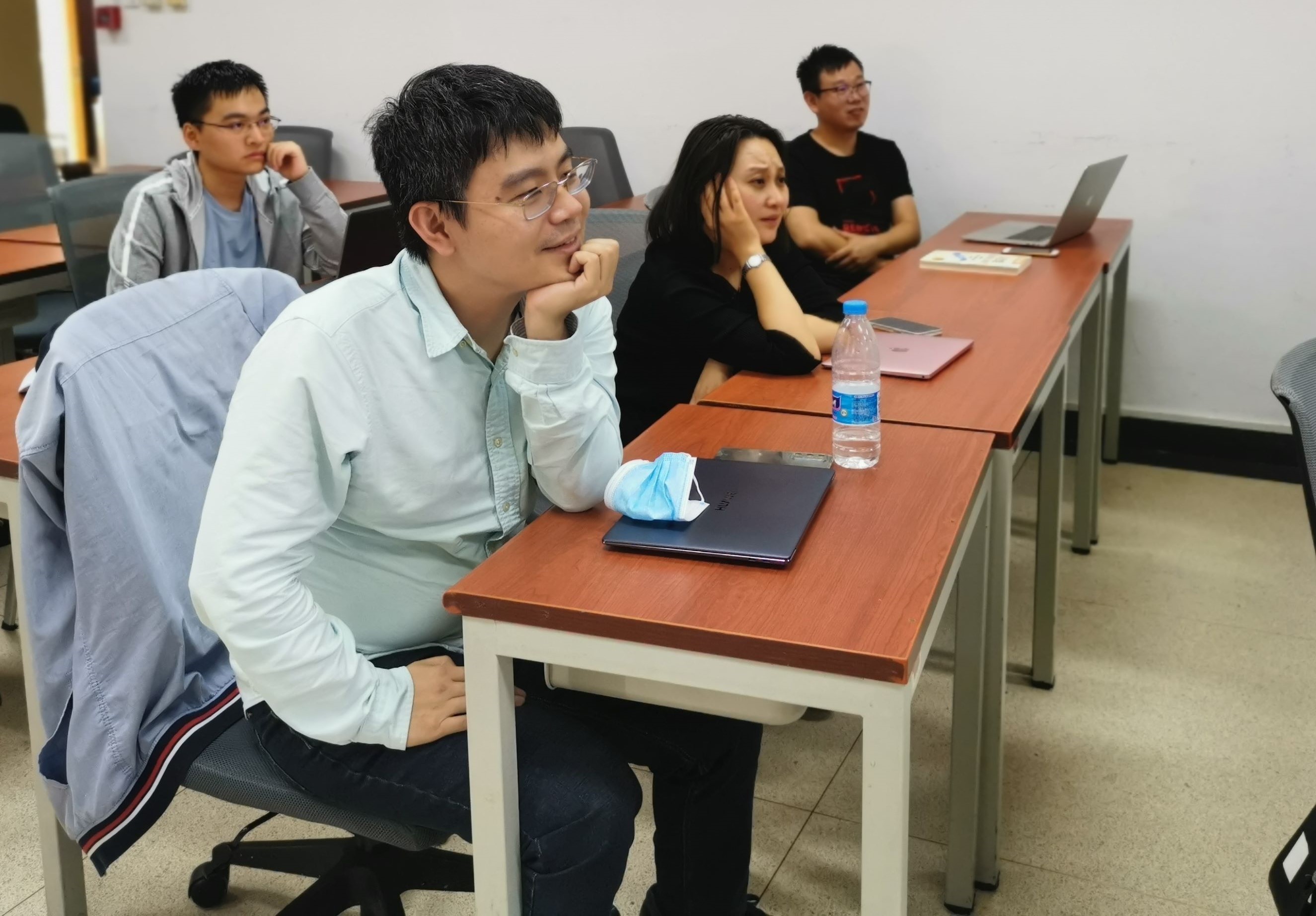 博士生指导教师在研修沙龙现场 博士生指导教师在研修沙龙现场